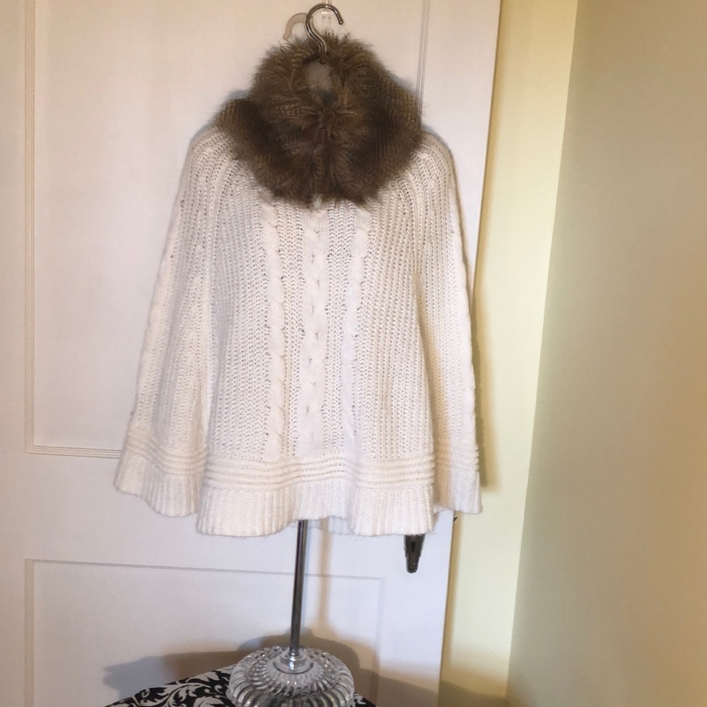 Cape with removable collar!